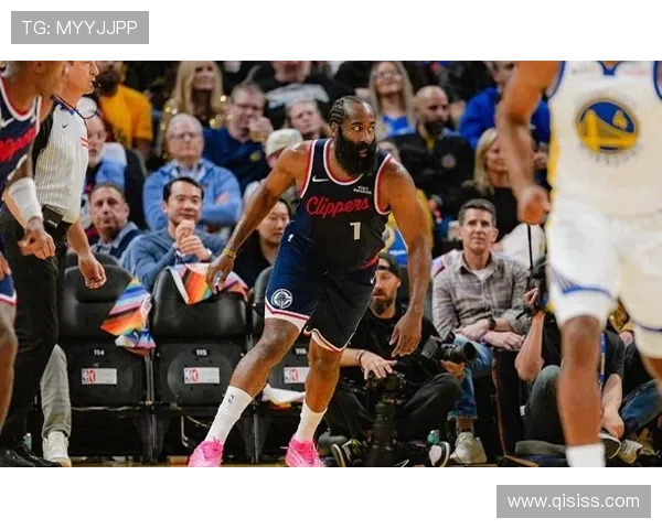 快船四连败期间哈登数据亮眼却命中率低迷引发关注